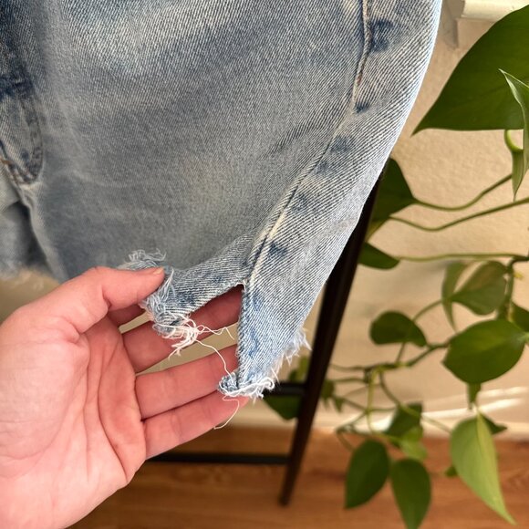 Vintage Perfectly Worn-In Levi 501 Stone Wash Cut-Off Shorts - Picture 6 of 7